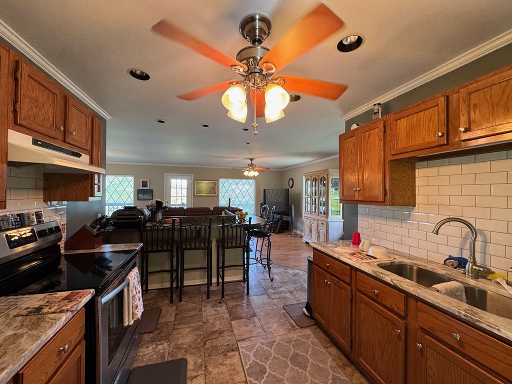 Gainesboro, Tennessee, 38562, United States, 4 Bedrooms Bedrooms, ,2 BathroomsBathrooms,Residential,Forsale,1985897