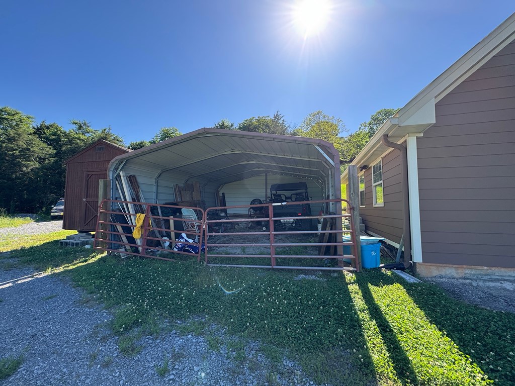 Gainesboro, Tennessee, 38562, United States, 4 Bedrooms Bedrooms, ,2 BathroomsBathrooms,Residential,Forsale,1985897