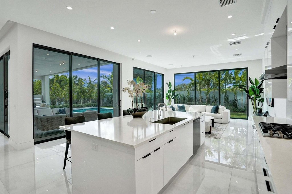 Delray Beach, Florida, 33444, United States, 5 Bedrooms Bedrooms, ,5.5 BathroomsBathrooms,Residential,Forsale,1952120