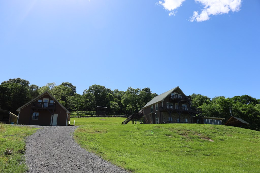 Gainesboro, Tennessee, 38562, United States, 4 Bedrooms Bedrooms, ,2 BathroomsBathrooms,Residential,Forsale,1985897