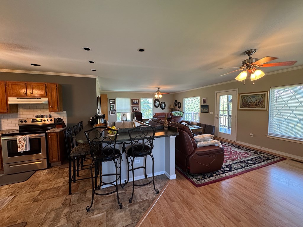 Gainesboro, Tennessee, 38562, United States, 4 Bedrooms Bedrooms, ,2 BathroomsBathrooms,Residential,Forsale,1985897