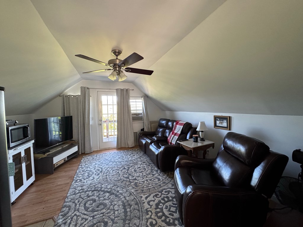 Gainesboro, Tennessee, 38562, United States, 4 Bedrooms Bedrooms, ,2 BathroomsBathrooms,Residential,Forsale,1985897