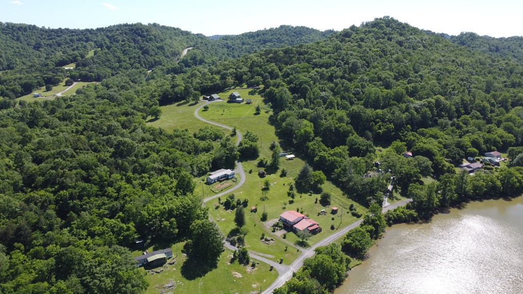 Gainesboro, Tennessee, 38562, United States, 4 Bedrooms Bedrooms, ,2 BathroomsBathrooms,Residential,Forsale,1985897