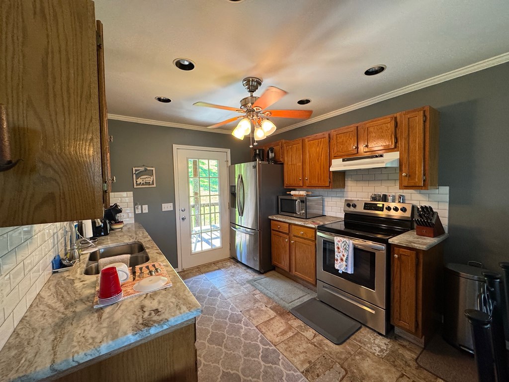 Gainesboro, Tennessee, 38562, United States, 4 Bedrooms Bedrooms, ,2 BathroomsBathrooms,Residential,Forsale,1985897