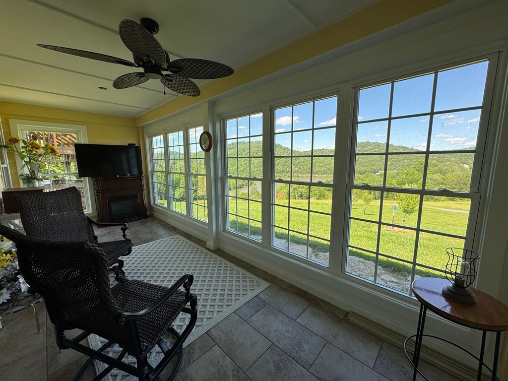 Gainesboro, Tennessee, 38562, United States, 4 Bedrooms Bedrooms, ,2 BathroomsBathrooms,Residential,Forsale,1985897