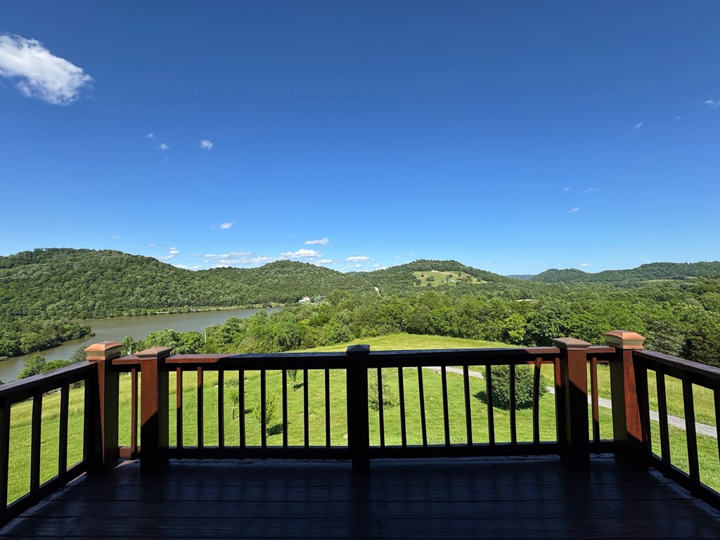 Gainesboro, Tennessee, 38562, United States, 4 Bedrooms Bedrooms, ,2 BathroomsBathrooms,Residential,Forsale,1985897