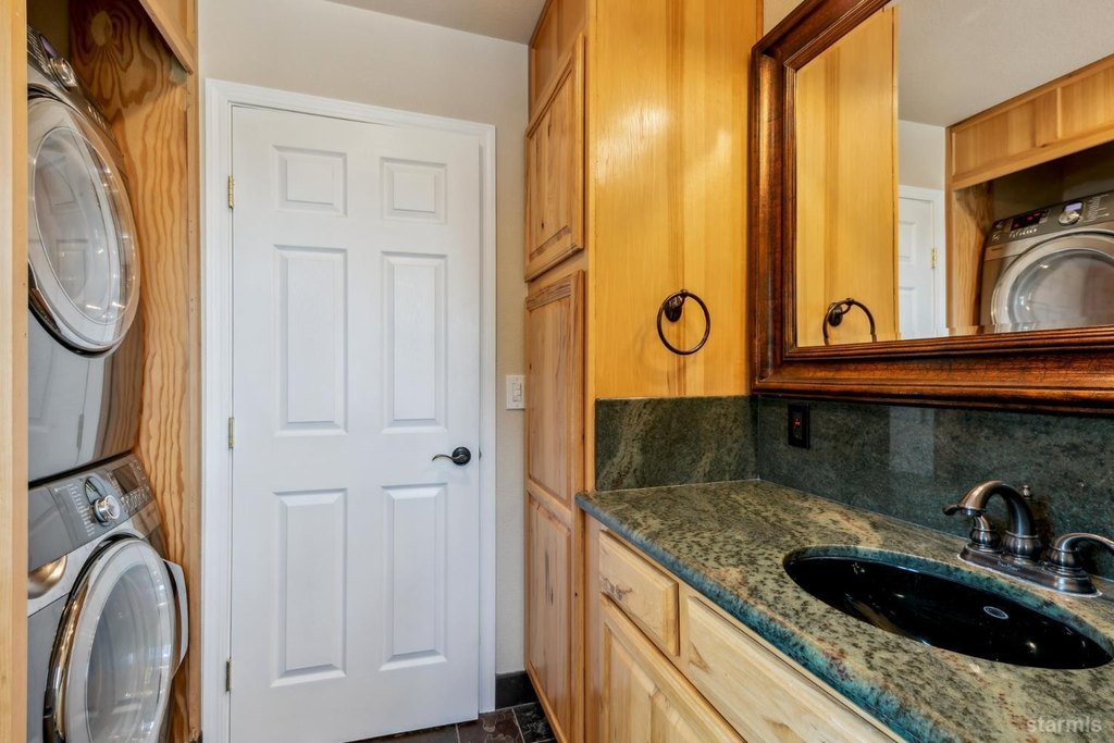 Gardnerville, Nevada, 89460, United States, 3 Bedrooms Bedrooms, ,2.5 BathroomsBathrooms,Residential,Forsale,1886484