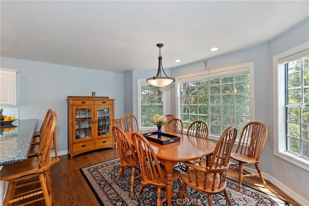 Lake Arrowhead, California, 92352, United States, 4 Bedrooms Bedrooms, ,3.5 BathroomsBathrooms,Residential,Forsale,1908065