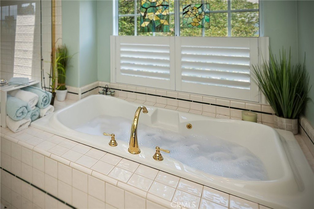 Lake Arrowhead, California, 92352, United States, 4 Bedrooms Bedrooms, ,3.5 BathroomsBathrooms,Residential,Forsale,1908065