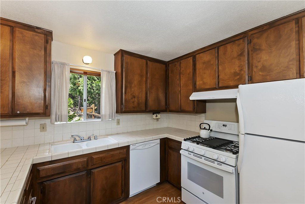Lake Arrowhead, California, 92352, United States, 3 Bedrooms Bedrooms, ,1.5 BathroomsBathrooms,Residential,Forsale,1886311