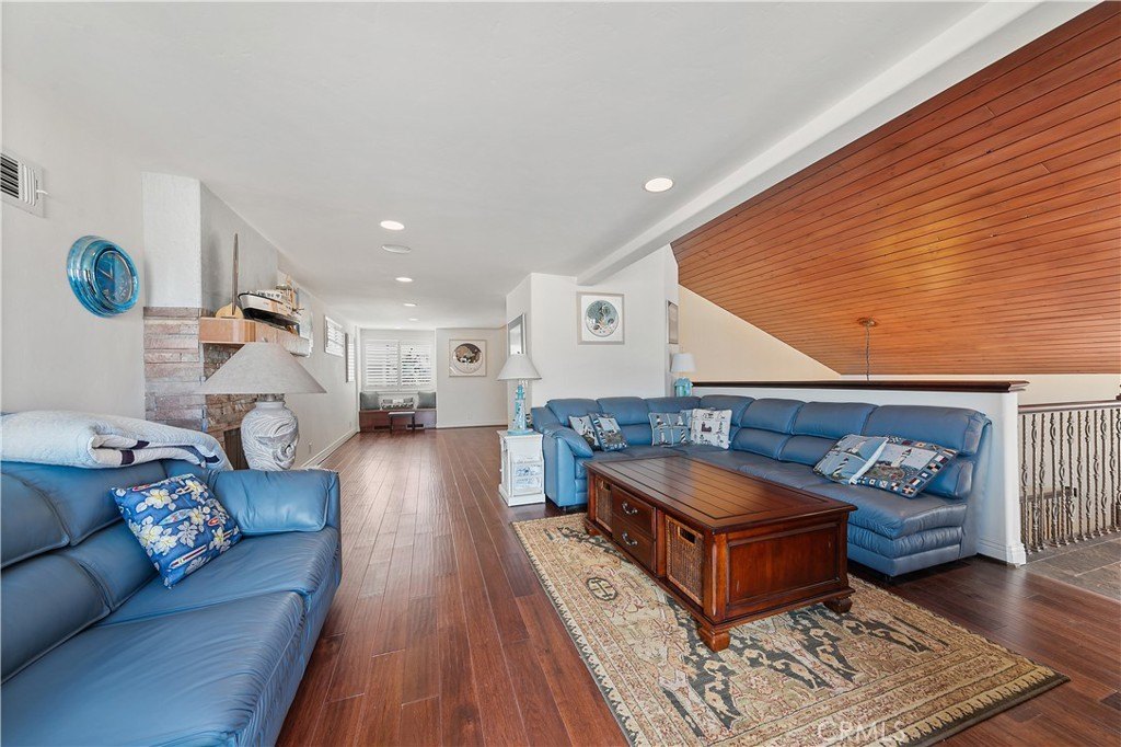 Oxnard, California, 93035, United States, 5 Bedrooms Bedrooms, ,3.5 BathroomsBathrooms,Residential,Forsale,1941493