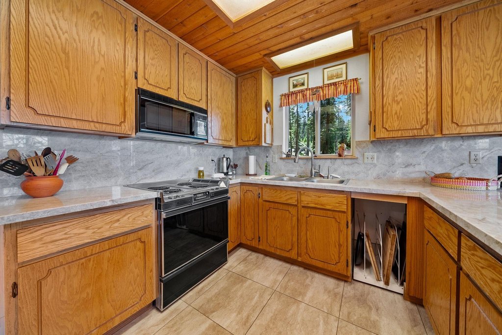 Bucks Lake, California, 95971, United States, 3 Bedrooms Bedrooms, ,2 BathroomsBathrooms,Residential,Forsale,1936749