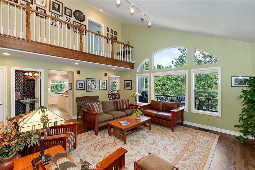 Lake Arrowhead, California, 92352, United States, 4 Bedrooms Bedrooms, ,3.5 BathroomsBathrooms,Residential,Forsale,1908065