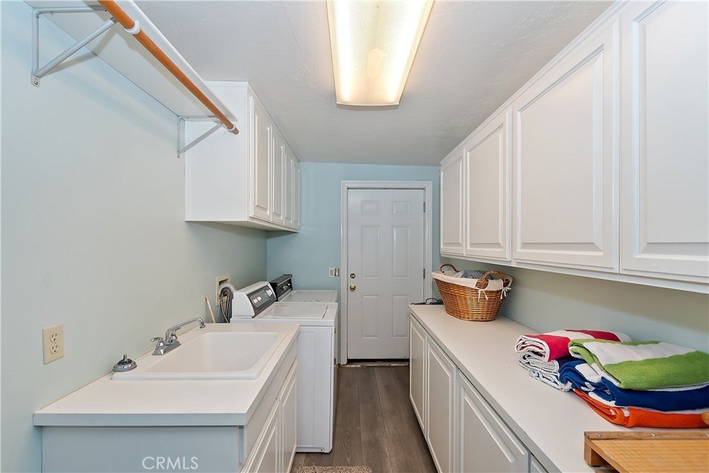 Lake Arrowhead, California, 92352, United States, 4 Bedrooms Bedrooms, ,3.5 BathroomsBathrooms,Residential,Forsale,1908065