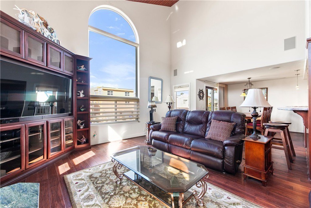 Oxnard, California, 93035, United States, 5 Bedrooms Bedrooms, ,3.5 BathroomsBathrooms,Residential,Forsale,1941493