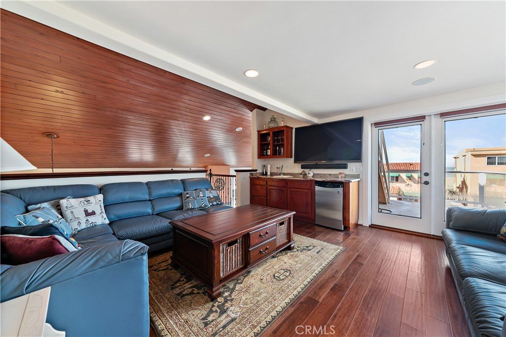Oxnard, California, 93035, United States, 5 Bedrooms Bedrooms, ,3.5 BathroomsBathrooms,Residential,Forsale,1941493