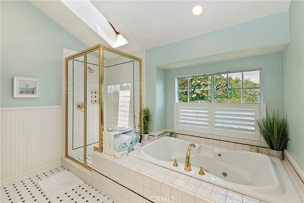 Lake Arrowhead, California, 92352, United States, 4 Bedrooms Bedrooms, ,3.5 BathroomsBathrooms,Residential,Forsale,1908065