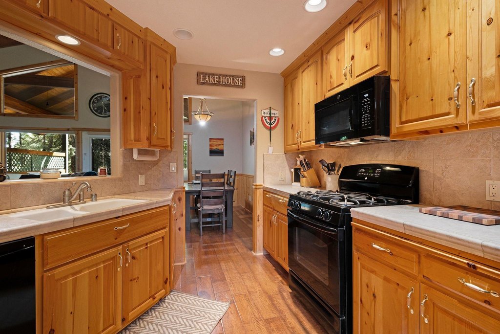 Lake Almanor West, California, 96020, United States, 3 Bedrooms Bedrooms, ,2 BathroomsBathrooms,Residential,Forsale,1888838