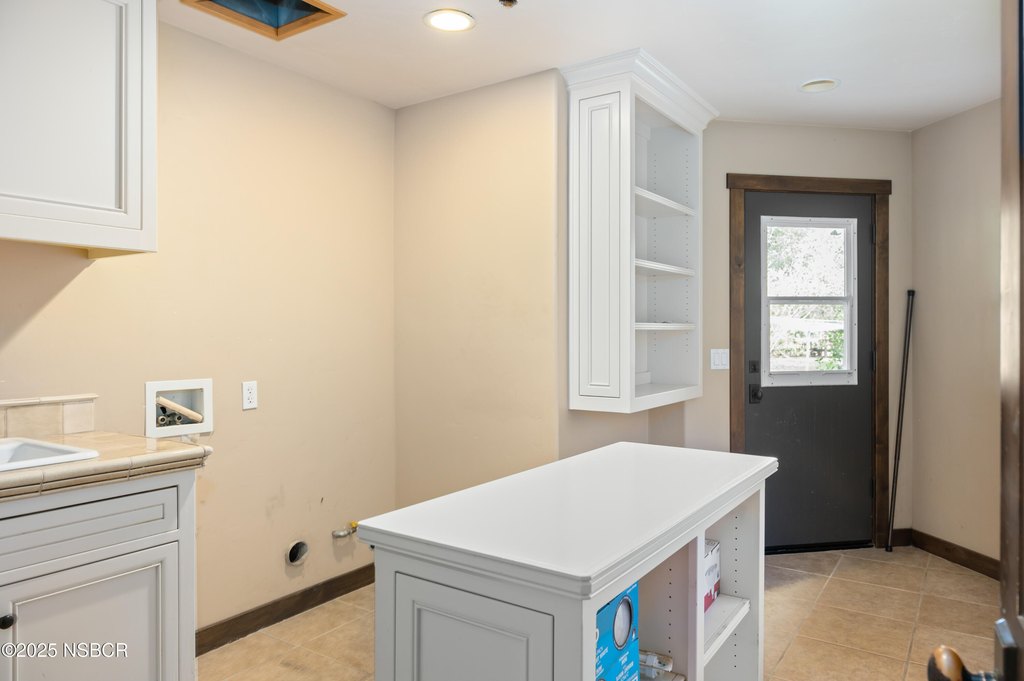 Los Olivos, California, 93441, United States, 5 Bedrooms Bedrooms, ,4 BathroomsBathrooms,Residential,Forsale,1883949