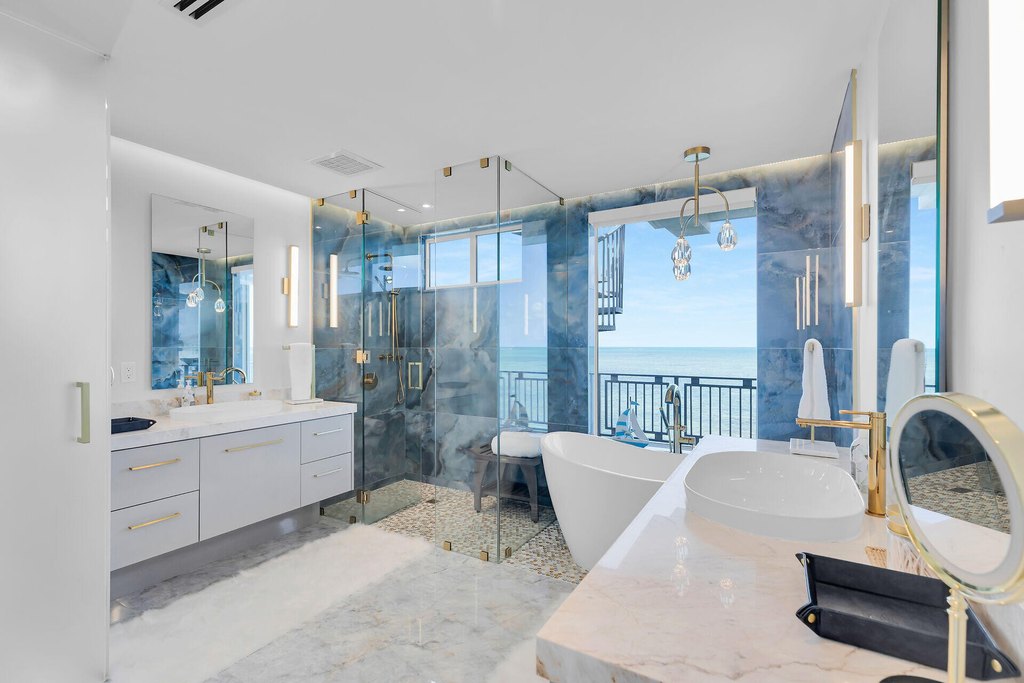 Key Largo, Florida, 33070, United States, 6 Bedrooms Bedrooms, ,5 BathroomsBathrooms,Residential,Forsale,1944356