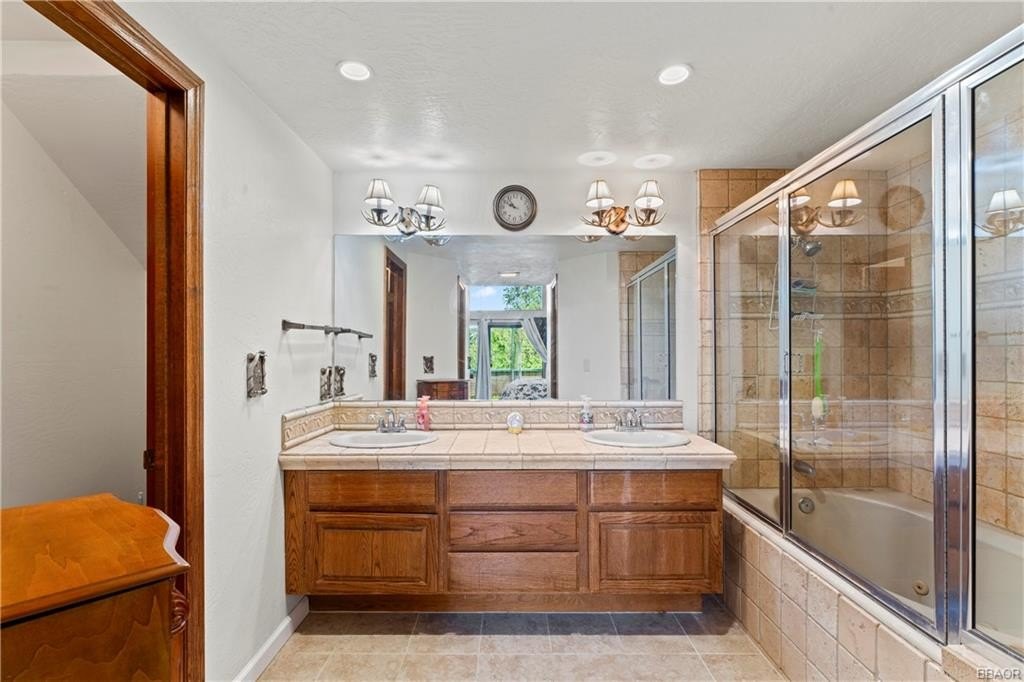 Lake Arrowhead, California, 92352, United States, 3 Bedrooms Bedrooms, ,3 BathroomsBathrooms,Residential,Forsale,1953303