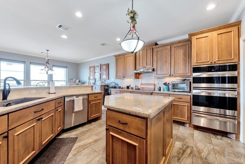 Tiki Island, Texas, 77554, United States, 5 Bedrooms Bedrooms, ,3.5 BathroomsBathrooms,Residential,Forsale,1972216