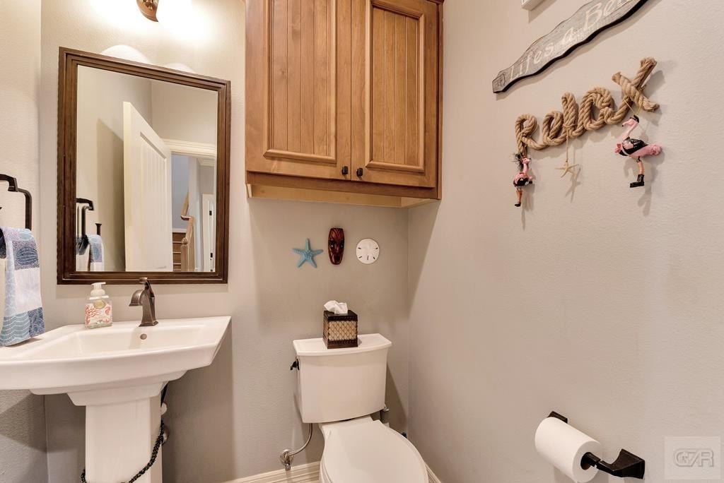 Tiki Island, Texas, 77554, United States, 5 Bedrooms Bedrooms, ,3.5 BathroomsBathrooms,Residential,Forsale,1972216