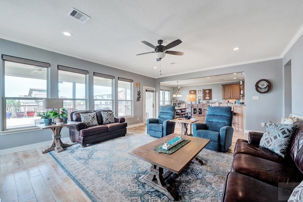 Tiki Island, Texas, 77554, United States, 5 Bedrooms Bedrooms, ,3.5 BathroomsBathrooms,Residential,Forsale,1972216