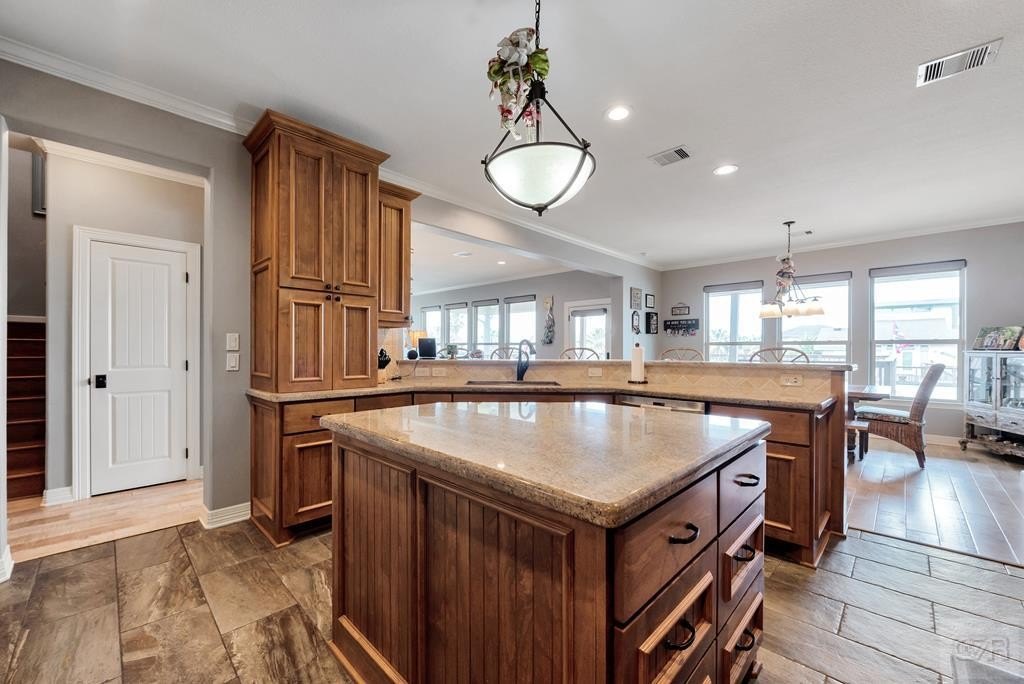 Tiki Island, Texas, 77554, United States, 5 Bedrooms Bedrooms, ,3.5 BathroomsBathrooms,Residential,Forsale,1972216