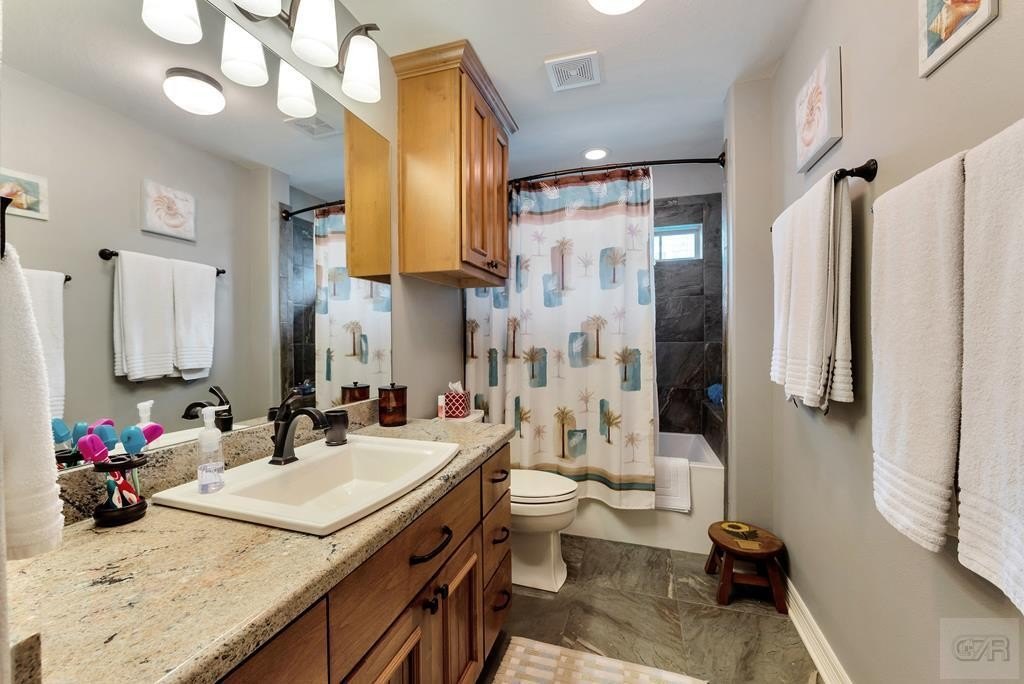 Tiki Island, Texas, 77554, United States, 5 Bedrooms Bedrooms, ,3.5 BathroomsBathrooms,Residential,Forsale,1972216