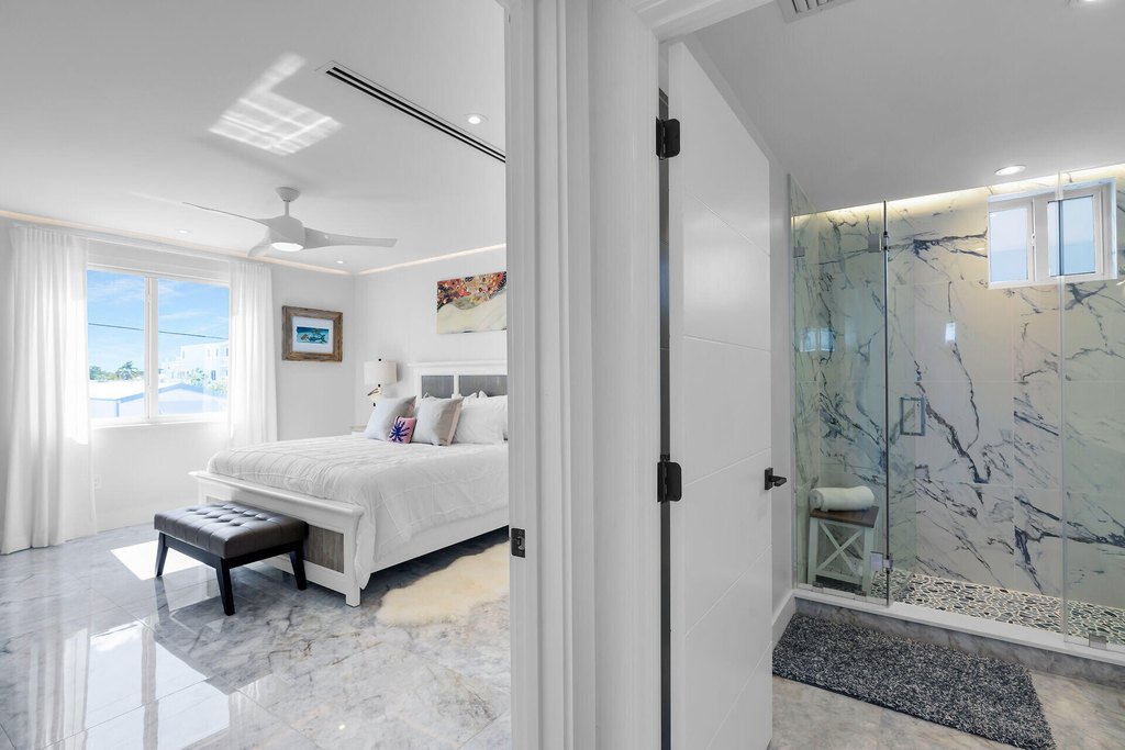Key Largo, Florida, 33070, United States, 6 Bedrooms Bedrooms, ,5 BathroomsBathrooms,Residential,Forsale,1944356