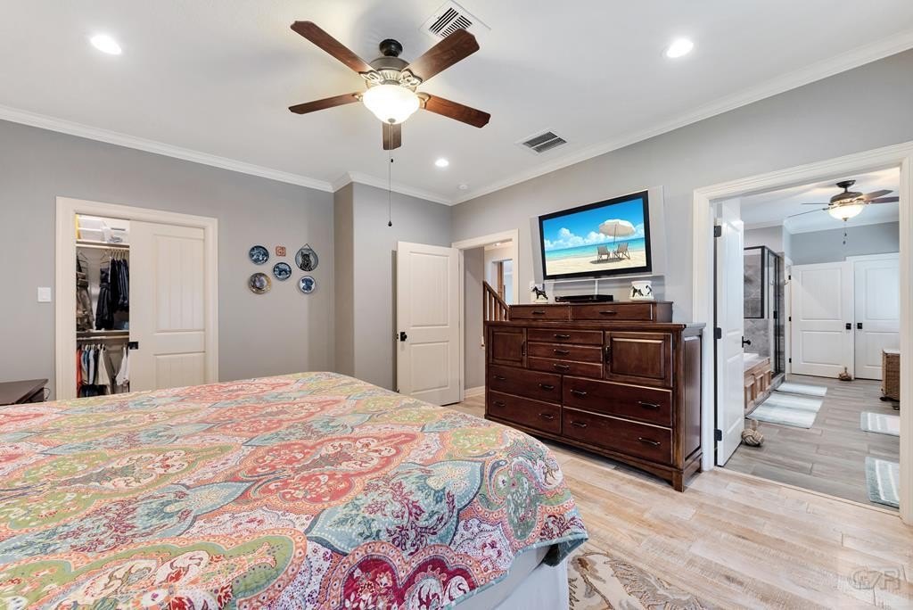 Tiki Island, Texas, 77554, United States, 5 Bedrooms Bedrooms, ,3.5 BathroomsBathrooms,Residential,Forsale,1972216