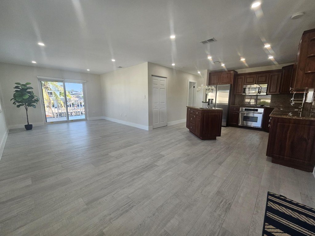 Key Largo, Florida, 33037, United States, 5 Bedrooms Bedrooms, ,3 BathroomsBathrooms,Residential,Forsale,1944355