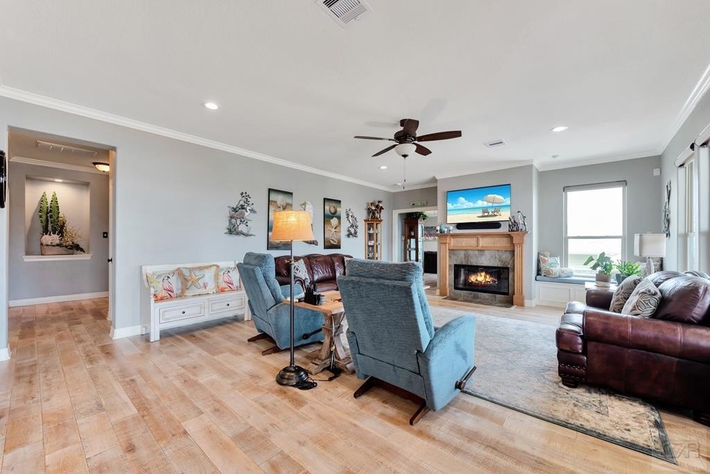 Tiki Island, Texas, 77554, United States, 5 Bedrooms Bedrooms, ,3.5 BathroomsBathrooms,Residential,Forsale,1972216