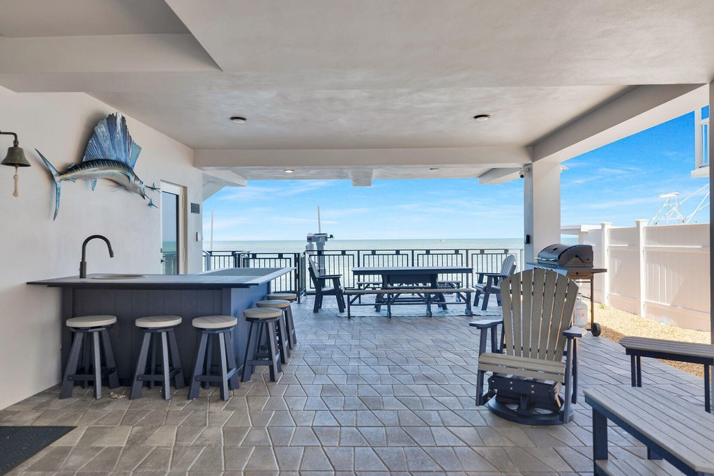 Key Largo, Florida, 33070, United States, 6 Bedrooms Bedrooms, ,5 BathroomsBathrooms,Residential,Forsale,1944356