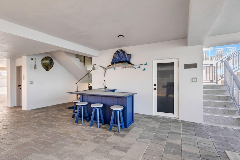 Key Largo, Florida, 33070, United States, 6 Bedrooms Bedrooms, ,5 BathroomsBathrooms,Residential,Forsale,1944356