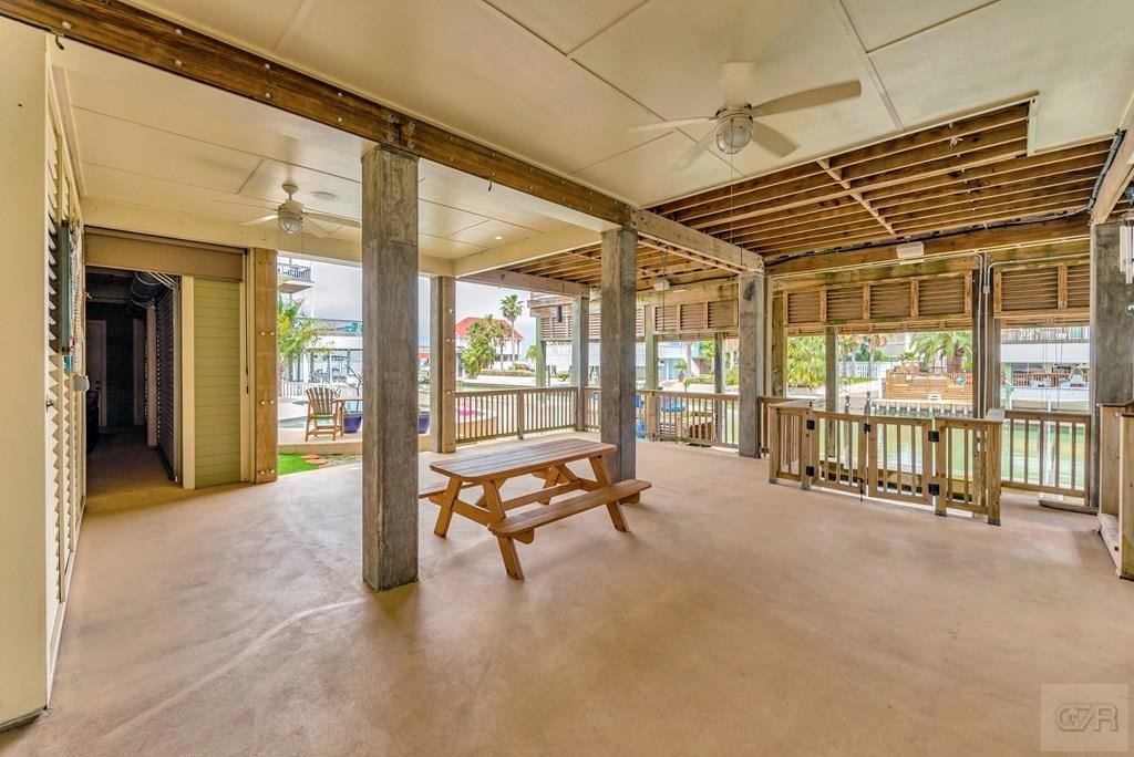 Tiki Island, Texas, 77554, United States, 5 Bedrooms Bedrooms, ,3.5 BathroomsBathrooms,Residential,Forsale,1972216