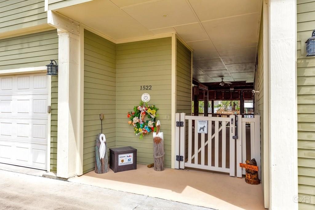 Tiki Island, Texas, 77554, United States, 5 Bedrooms Bedrooms, ,3.5 BathroomsBathrooms,Residential,Forsale,1972216