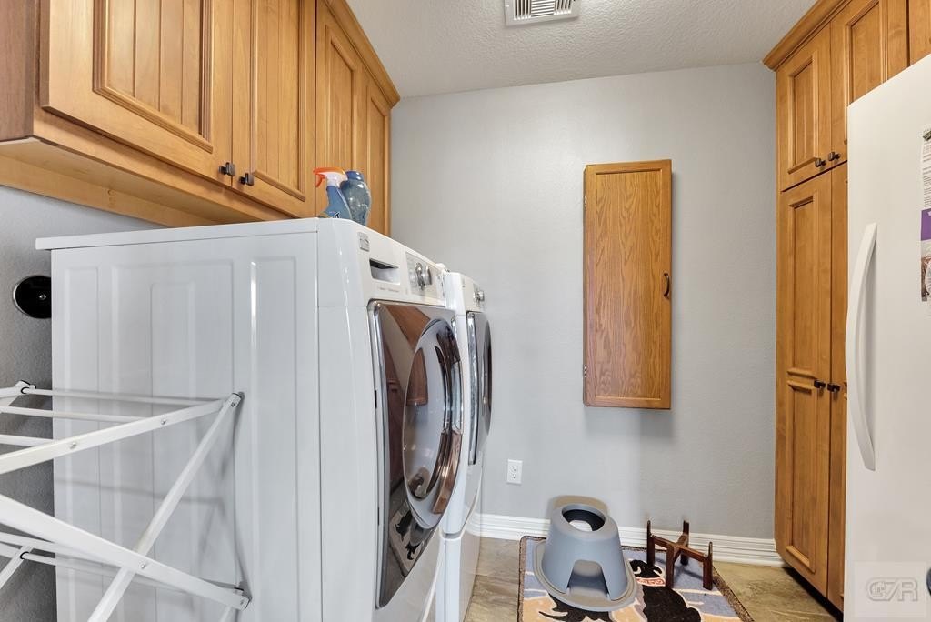 Tiki Island, Texas, 77554, United States, 5 Bedrooms Bedrooms, ,3.5 BathroomsBathrooms,Residential,Forsale,1972216