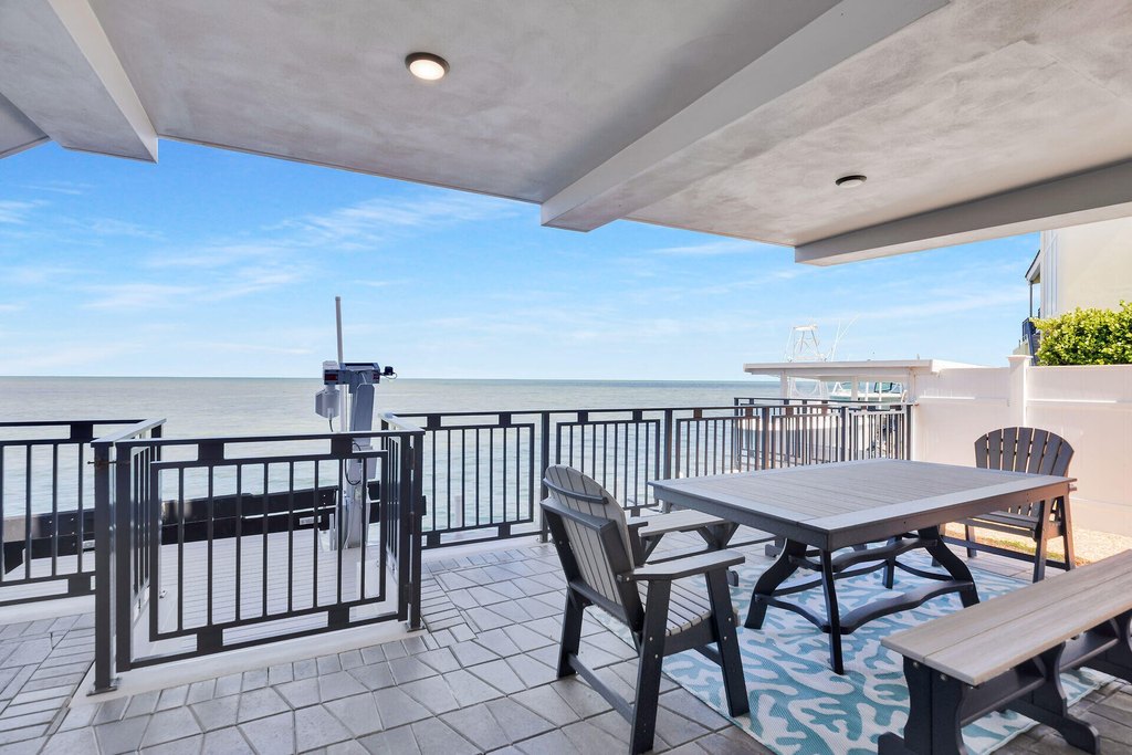 Key Largo, Florida, 33070, United States, 6 Bedrooms Bedrooms, ,5 BathroomsBathrooms,Residential,Forsale,1944356