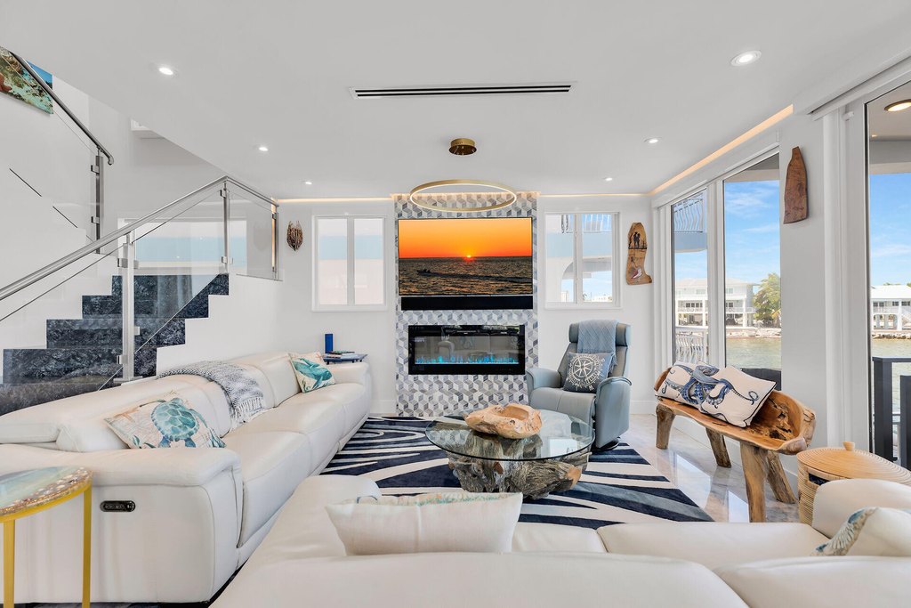 Key Largo, Florida, 33070, United States, 6 Bedrooms Bedrooms, ,5 BathroomsBathrooms,Residential,Forsale,1944356