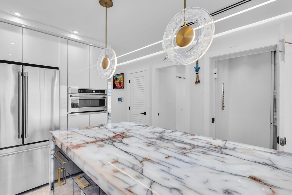 Key Largo, Florida, 33070, United States, 6 Bedrooms Bedrooms, ,5 BathroomsBathrooms,Residential,Forsale,1944356