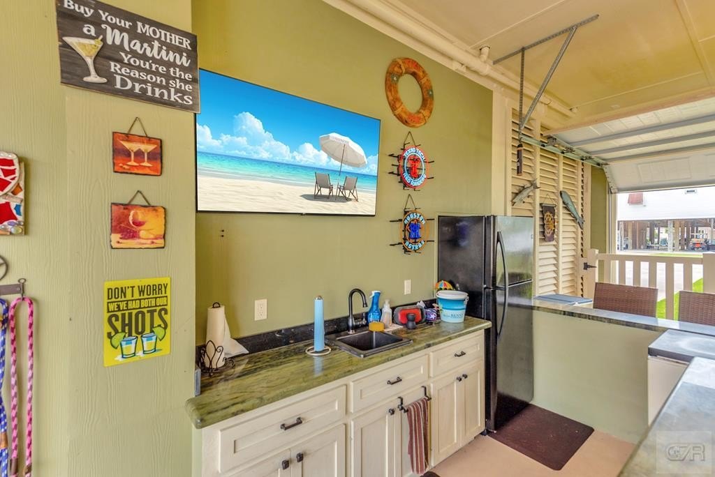 Tiki Island, Texas, 77554, United States, 5 Bedrooms Bedrooms, ,3.5 BathroomsBathrooms,Residential,Forsale,1972216