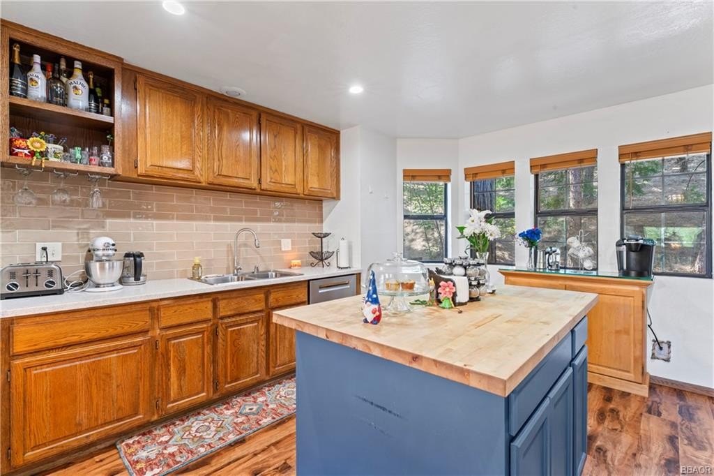 Lake Arrowhead, California, 92352, United States, 3 Bedrooms Bedrooms, ,3 BathroomsBathrooms,Residential,Forsale,1953303