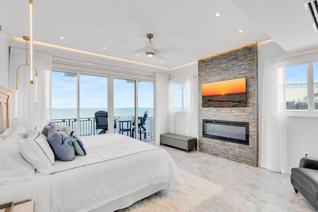 Key Largo, Florida, 33070, United States, 6 Bedrooms Bedrooms, ,5 BathroomsBathrooms,Residential,Forsale,1944356