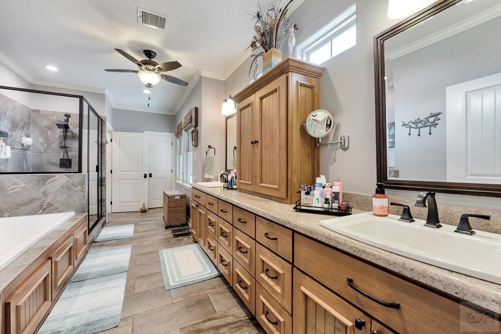 Tiki Island, Texas, 77554, United States, 5 Bedrooms Bedrooms, ,3.5 BathroomsBathrooms,Residential,Forsale,1972216