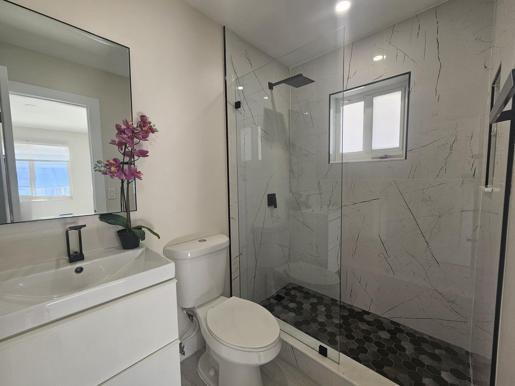 Key Largo, Florida, 33037, United States, 5 Bedrooms Bedrooms, ,3 BathroomsBathrooms,Residential,Forsale,1944355
