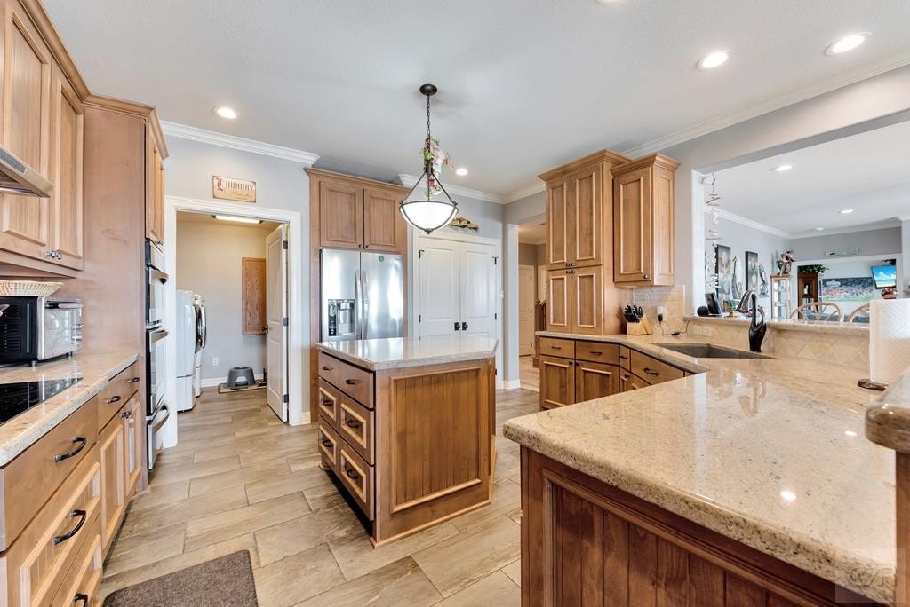 Tiki Island, Texas, 77554, United States, 5 Bedrooms Bedrooms, ,3.5 BathroomsBathrooms,Residential,Forsale,1972216