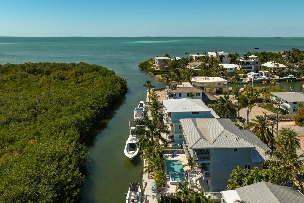 Lower Matecumbe, Florida, 33036, United States, 5 Bedrooms Bedrooms, ,5.5 BathroomsBathrooms,Residential,Forsale,1944374