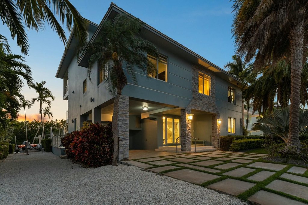 Lower Matecumbe, Florida, 33036, United States, 5 Bedrooms Bedrooms, ,5.5 BathroomsBathrooms,Residential,Forsale,1944374